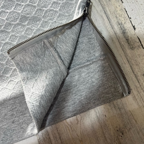 Loft gray box style short sleeve top size large - Picture 4 of 9